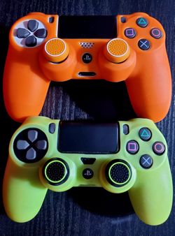 Custom PS4 Controllers 
