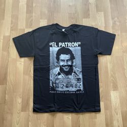 EL PATRÓN (PABLO ESCOBAR MUGSHOT) Black Tee