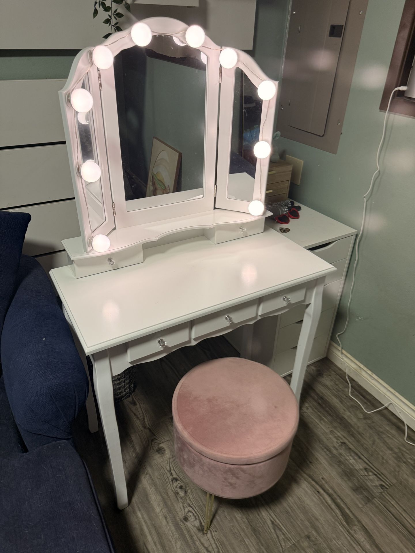 Vanity And Storage Seat