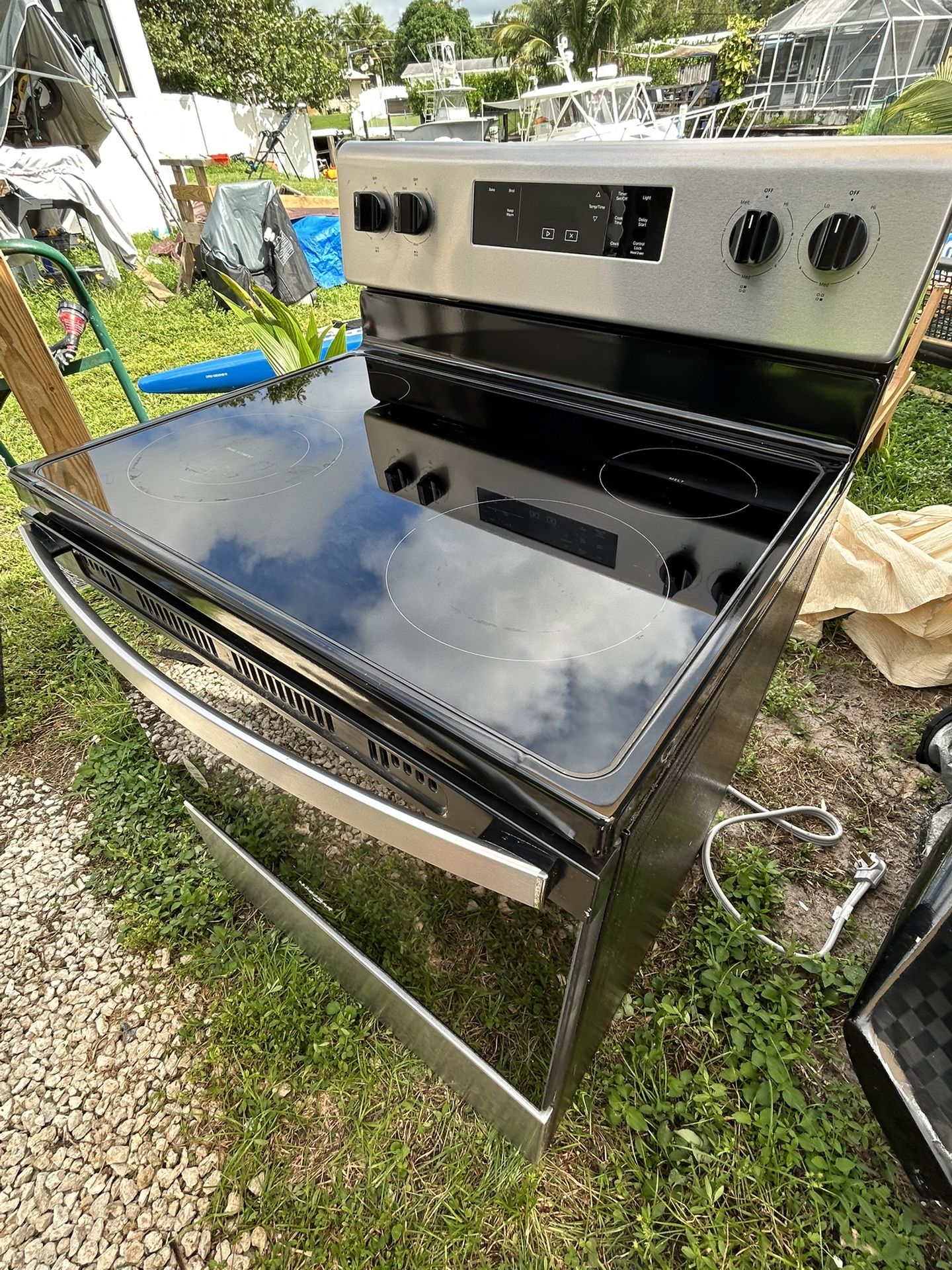 Whirlpool 30” 4 Burner Electric Range
