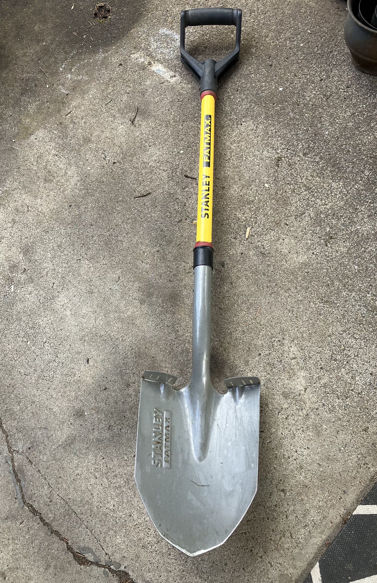 Shovel Stanley Fatmax Fiberglass D-handle Round Point