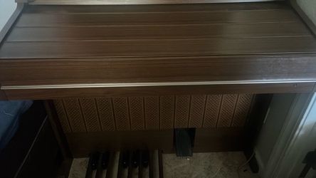 Vintage Electric Organ with Foot Pedals