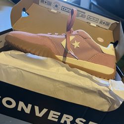 Converse Size 7 1/2 Women’s 