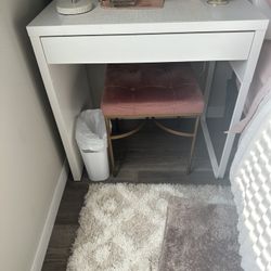 Moving Sale: White Computer Desk (Vanity) with Bench – Excellent Condition