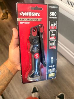 Husky Rechargeable 800 Lumen Flip Light