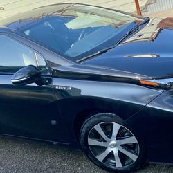 Low 45k Miles Certified Pre Owned 100k Warranty Luxury Toyota  Sedan With Fuel Card $4k