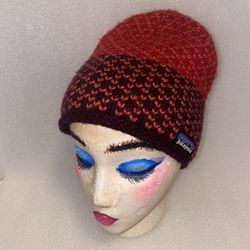 Patagonia Women One Size Hat Maroon Red Printed Beanie Winter Fleece Lined Wool