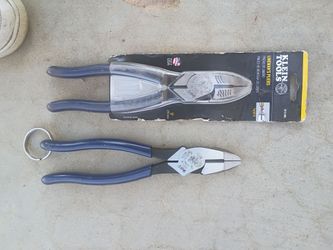 Klein Tools D213-9NE 9-Inch Lineman's Pliers.