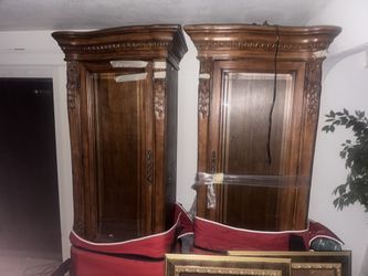 Beautiful Twin Display Cases