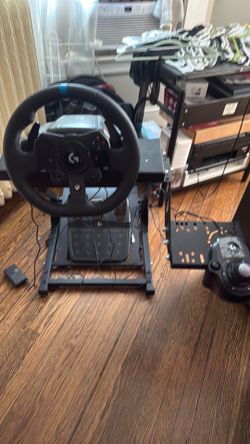 G923 thrust master wheel and shifter
