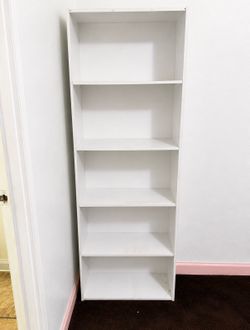 ✨MOVING SALE✨📚 White 5-Shelf Bookshelf – Great Condition!