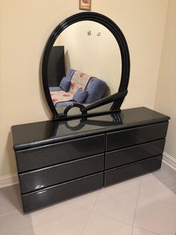 Glossy Dresser with mirror