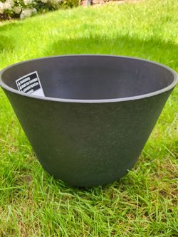 Planting pot Size 14.5 inches Wide x 12 inches dip, durable plastic composit materials