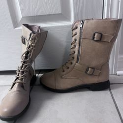 Cute Boots Size 9