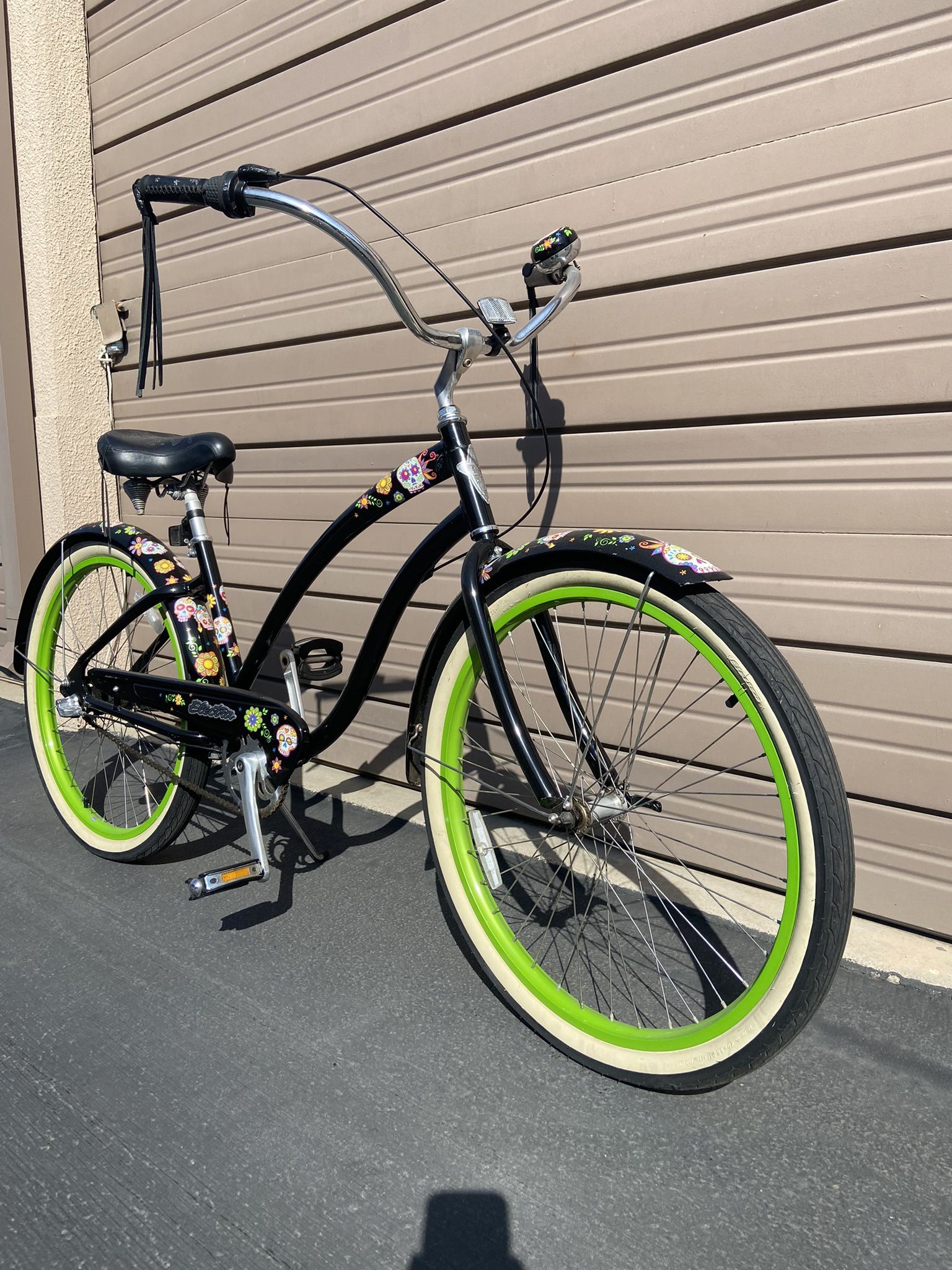 Electra “sugar skulls 3i” ladies 26 inch three speed beach cruiser