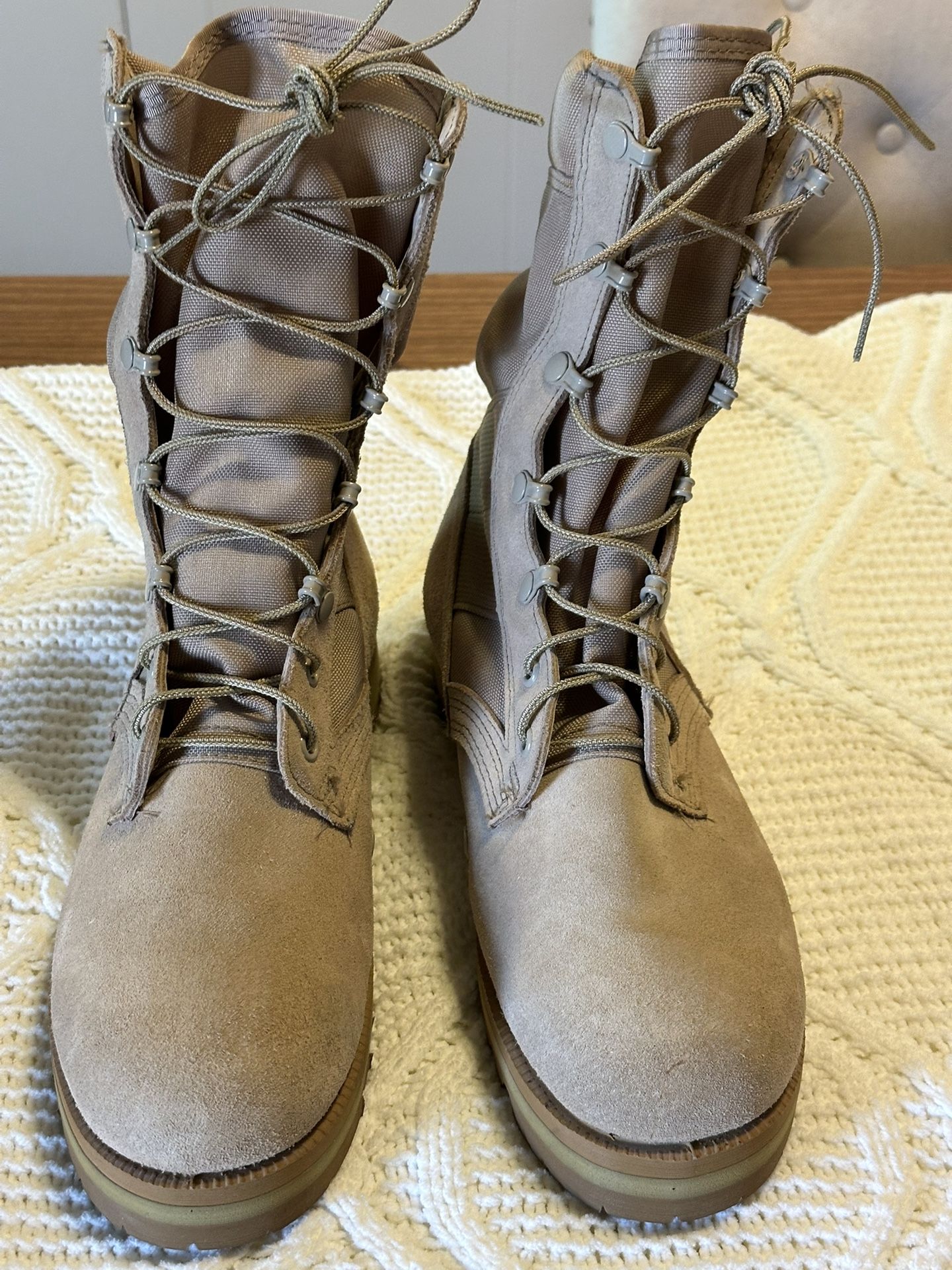 WELLCO VIBRAN MILITARY BOOTS ( NEW)  Size 7 W