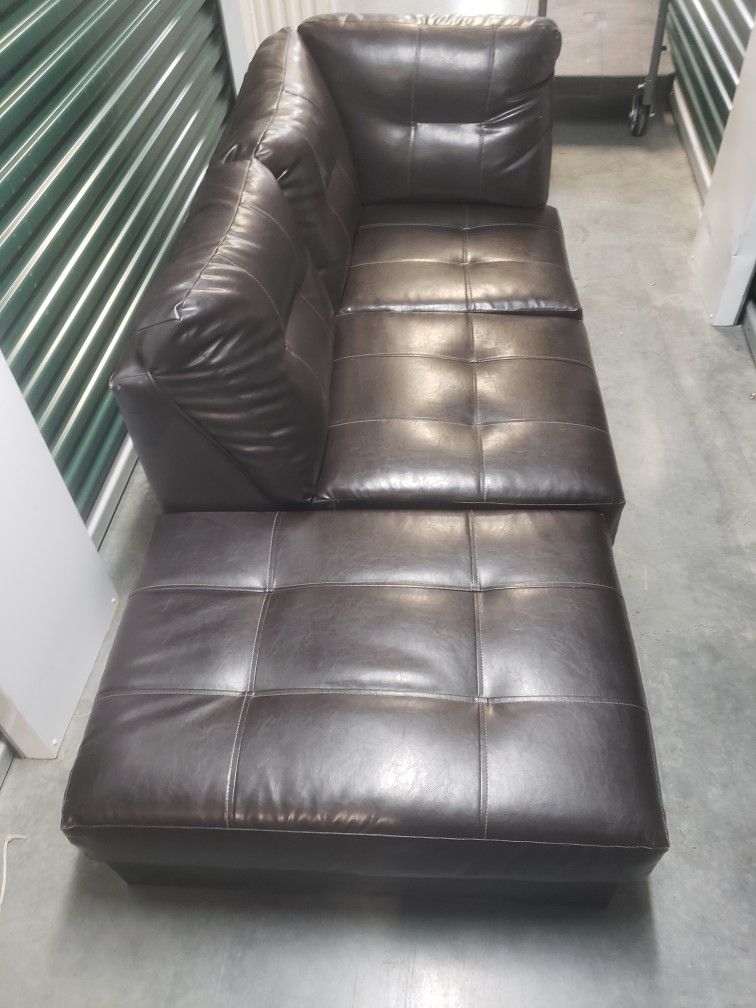 Faux Leather Sectional Couch (Brown)