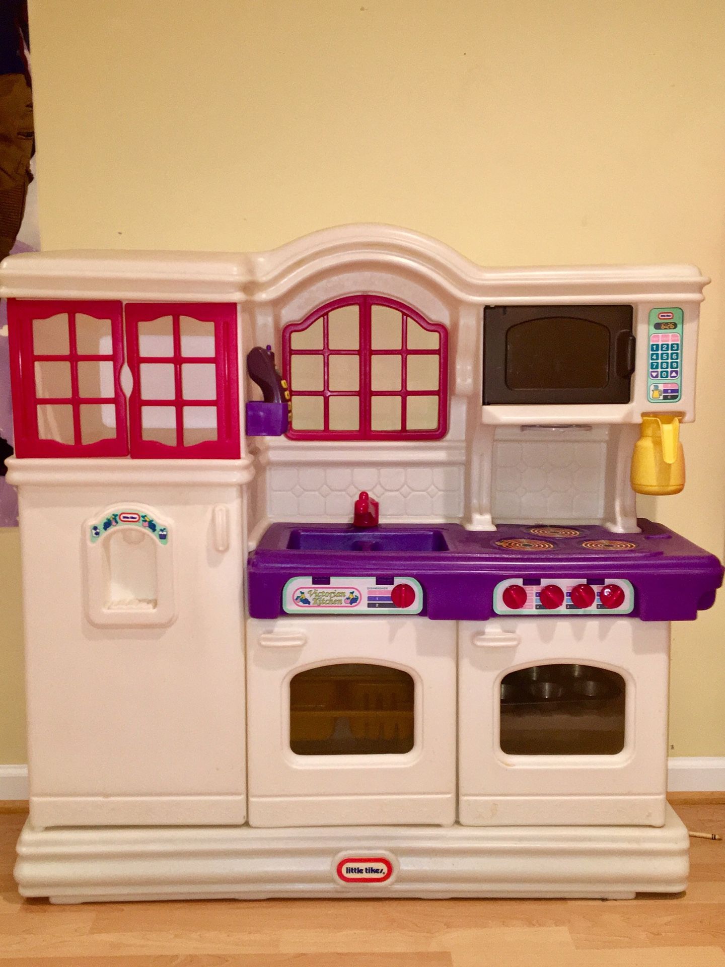 Little Tikes Victorian Play Kitchen - Complete Set - Great Condition!