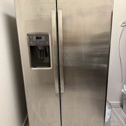 General Electric (GE) Refrigerator 