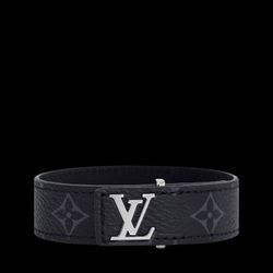 designer bracelets Comes with box bag and original shopping bag