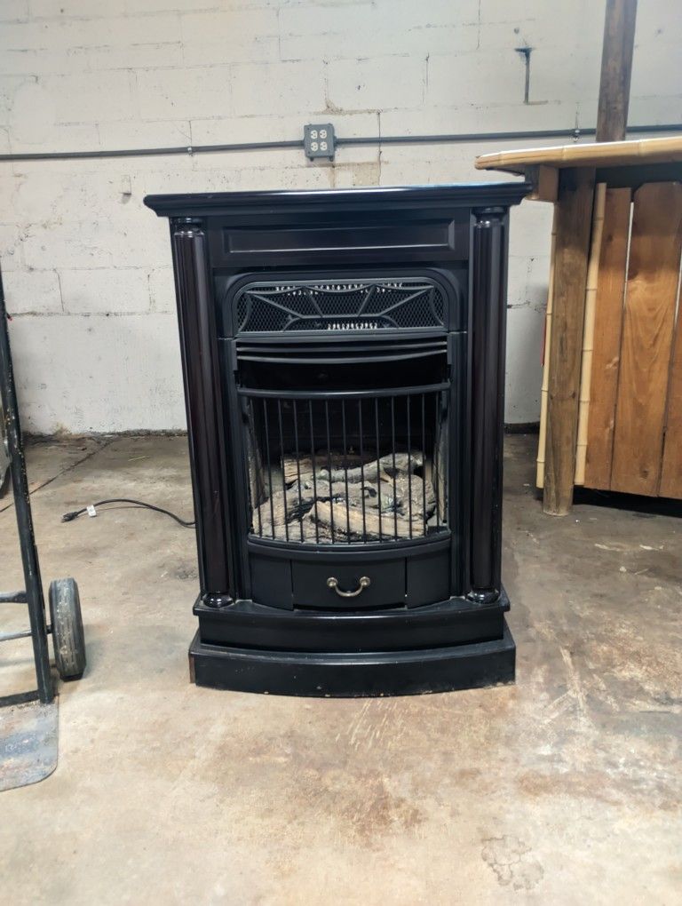 Charmglow Gas Fireplace/ Heater (Freestanding) for Sale in Greenville, SC -  OfferUp