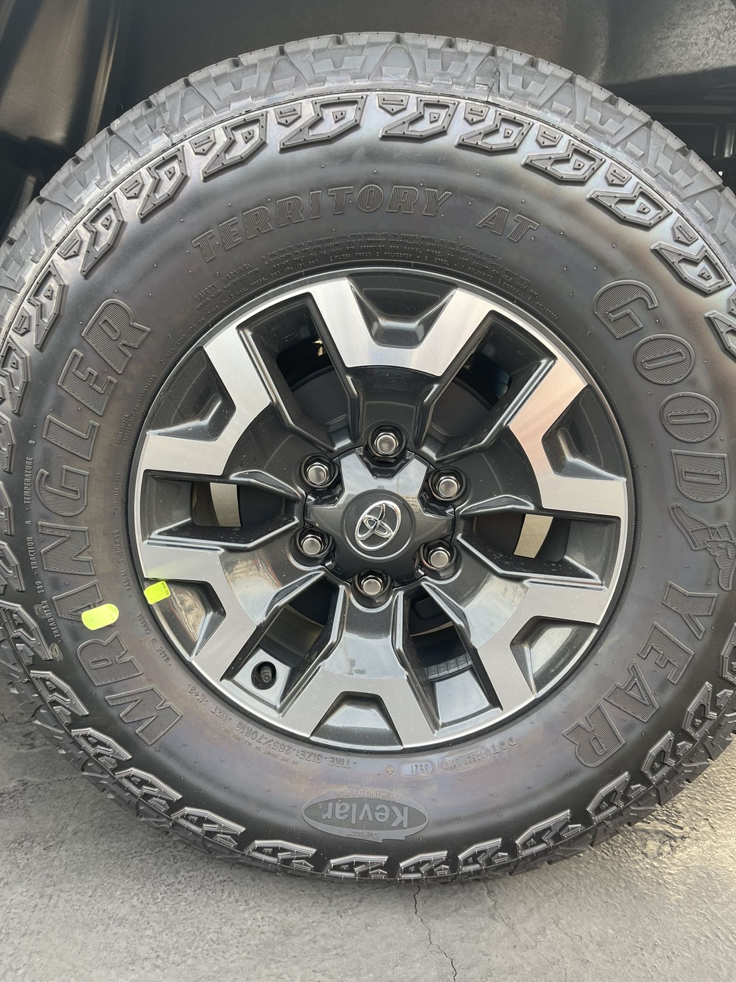 2022 Toyota Tacoma 4x4 TRD Off Road Oem Wheels And Tires