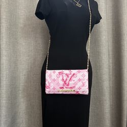 Pink Wallet On Chain Purse ⚡️FLASH SALE⚡️