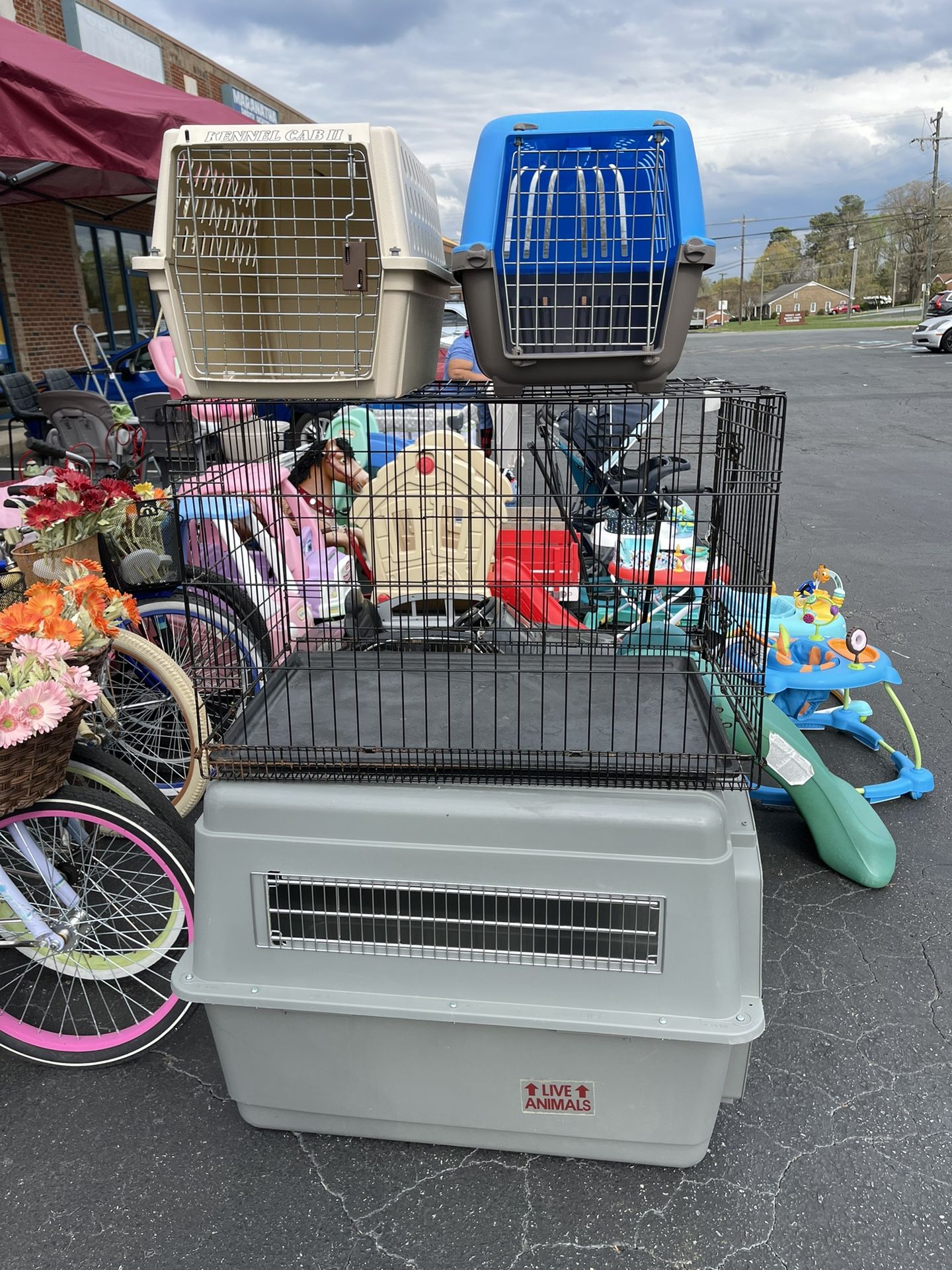 Dog Crates And Other Stuff Read Description