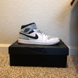 Air Jordan 1 Mid Se Icy Blue Sole