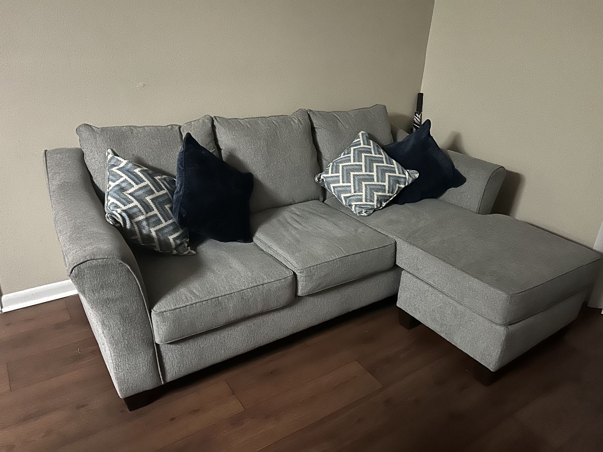 Sofa Ashley Furniture Light Grey