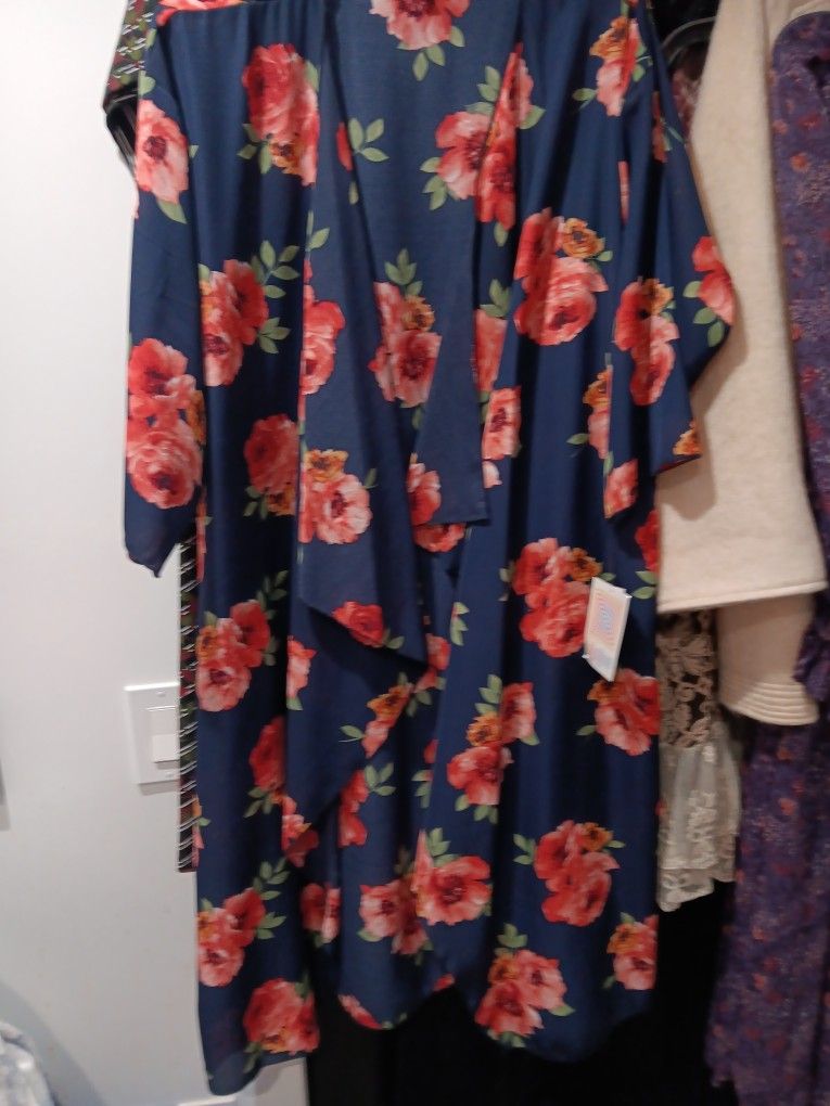 Womans Cover Lularoe Roe Med