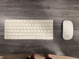 Magick Keyboard with touch ID and Magic Mouse Like new and perfectly working.