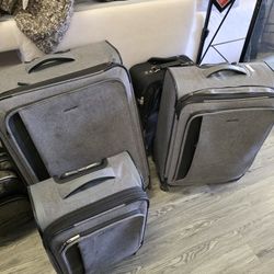 Ricardo Beverly Hills 3 Piece Luggage Set Suitcases
