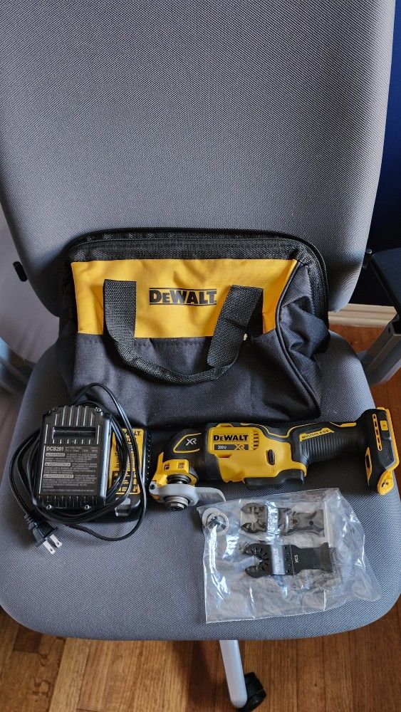 DEWALT XR 20-volt Max Cordless Brushless Oscillating Multi-Tool with Soft Case & Battery