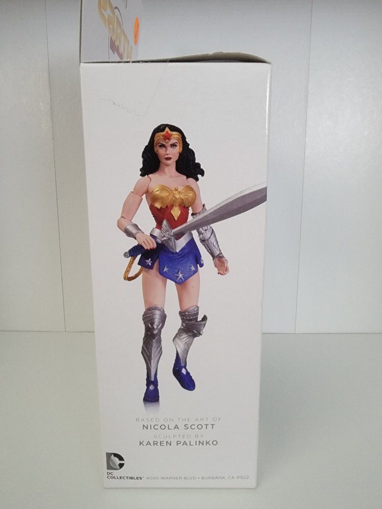 DC COMICS - Wonder Woman Action Figure In BOX
