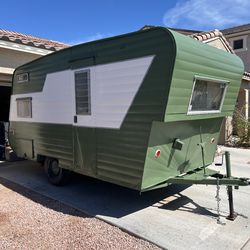Vintage Camper – Fully Restored & Ready to Camp!
