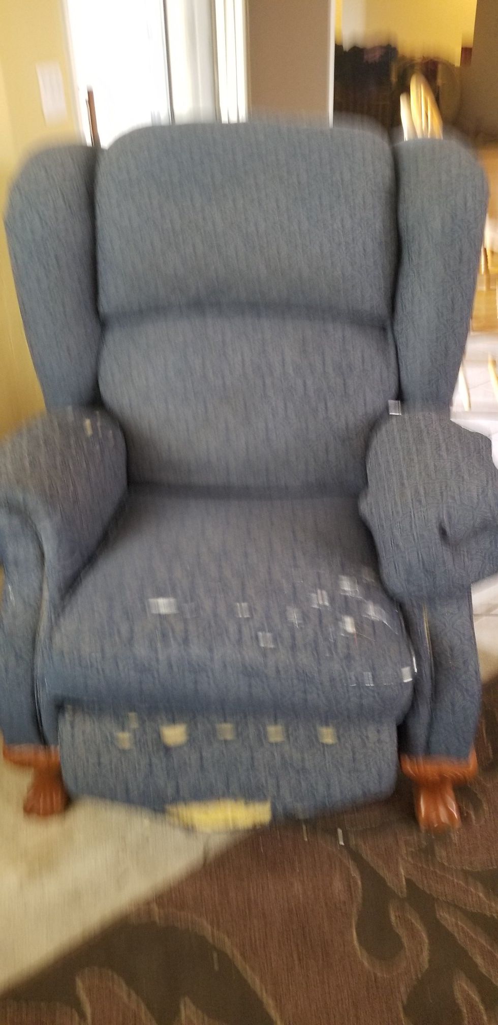 2 lazy boy recliners. Needs repairs