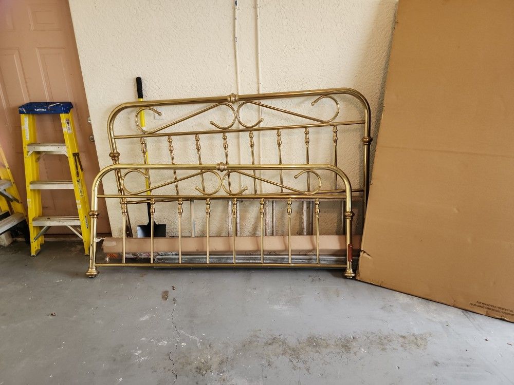 Flash Sale Have To Sell By Next Tuesday $100.00 B0. Bed Rooms King Set, Brass Bed Frame And Foot And Base Frame