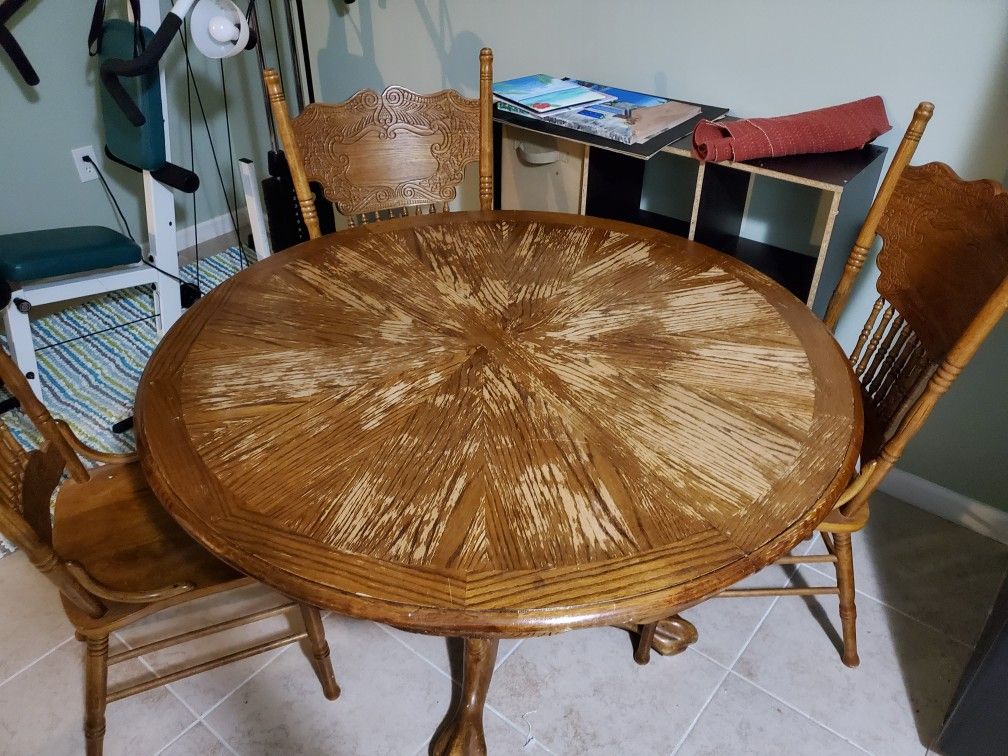 Rustic oakwood dinning table w/4 chairs . Separate extension to expand to 8 seating. Need polished