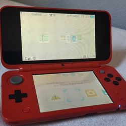 NEW 2DS XL POKEMON POKE BALL EDITION W/ CHARGER