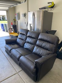 La-Z-Boy Power Reclining Leather Sofa – Headrest & Lumbar