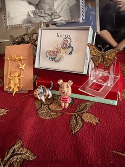 Vintage Brooch Lot of 5:Signed JJ Cat Swing Pendant,Liz & Co Butterfly Enamel Pig, Convertible Enamel Cat in a Basket Brooch / Pendant