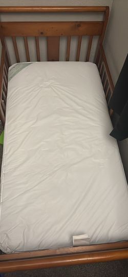Toddler bed & frame