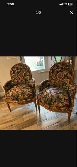 Sitting chairs