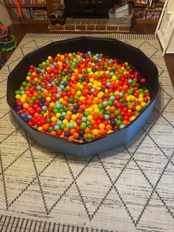 Giant ball pit with balls