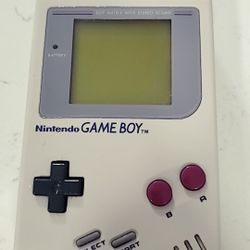 VINTAGE NINTENDO GAME BOY BUNDLE – CONSOLE + 9 GAMES + ACCESSORIES