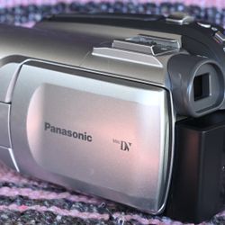 Vintage Panasonic PV-GS80 Mini DV Camcorder 