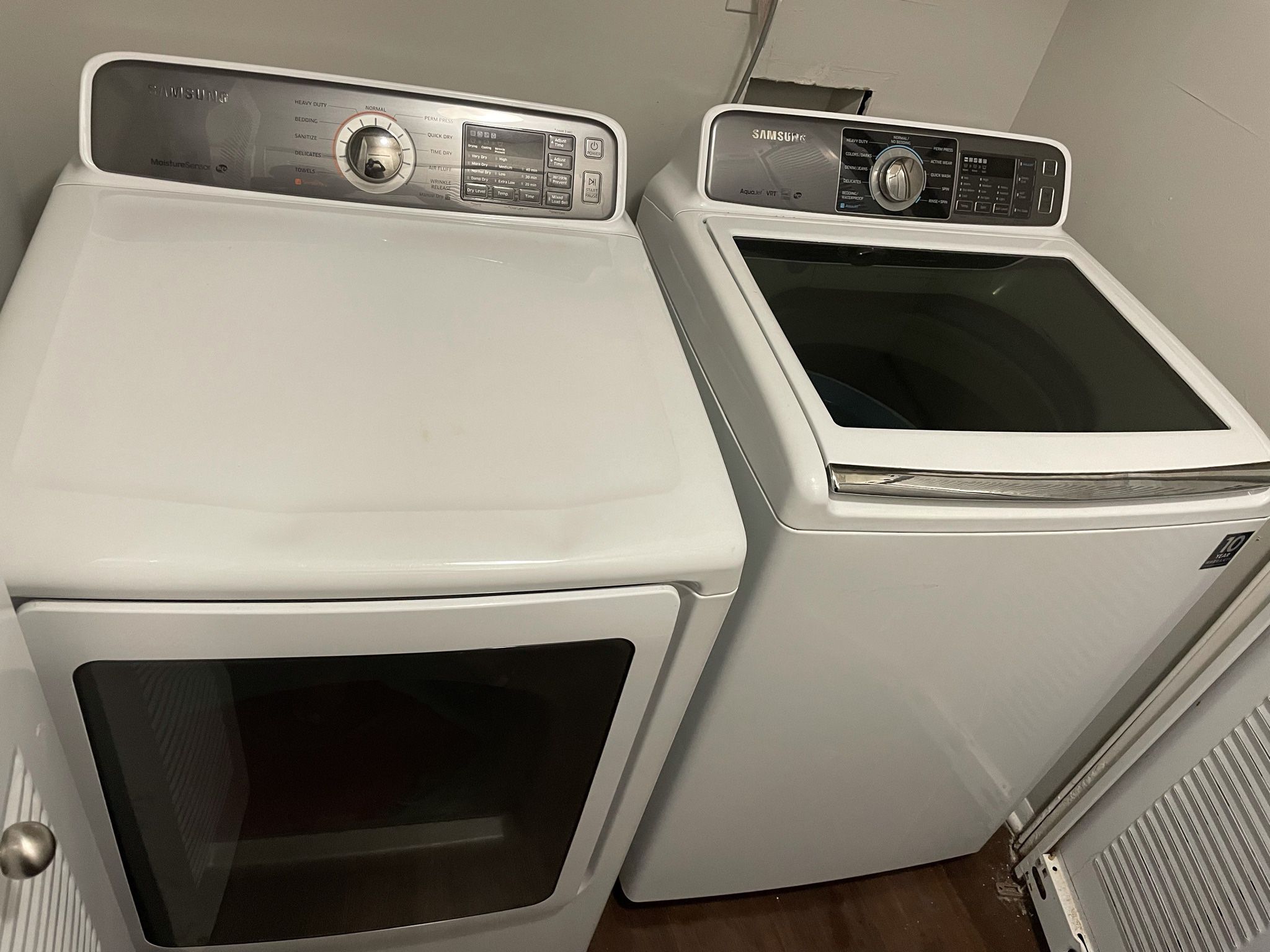 White Samsung 4.5 Top Load Washer/Dryer