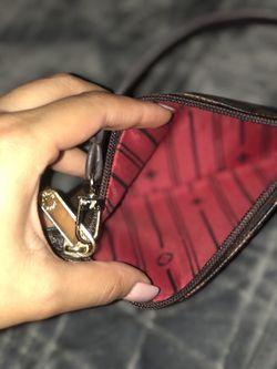 Wristlet purse