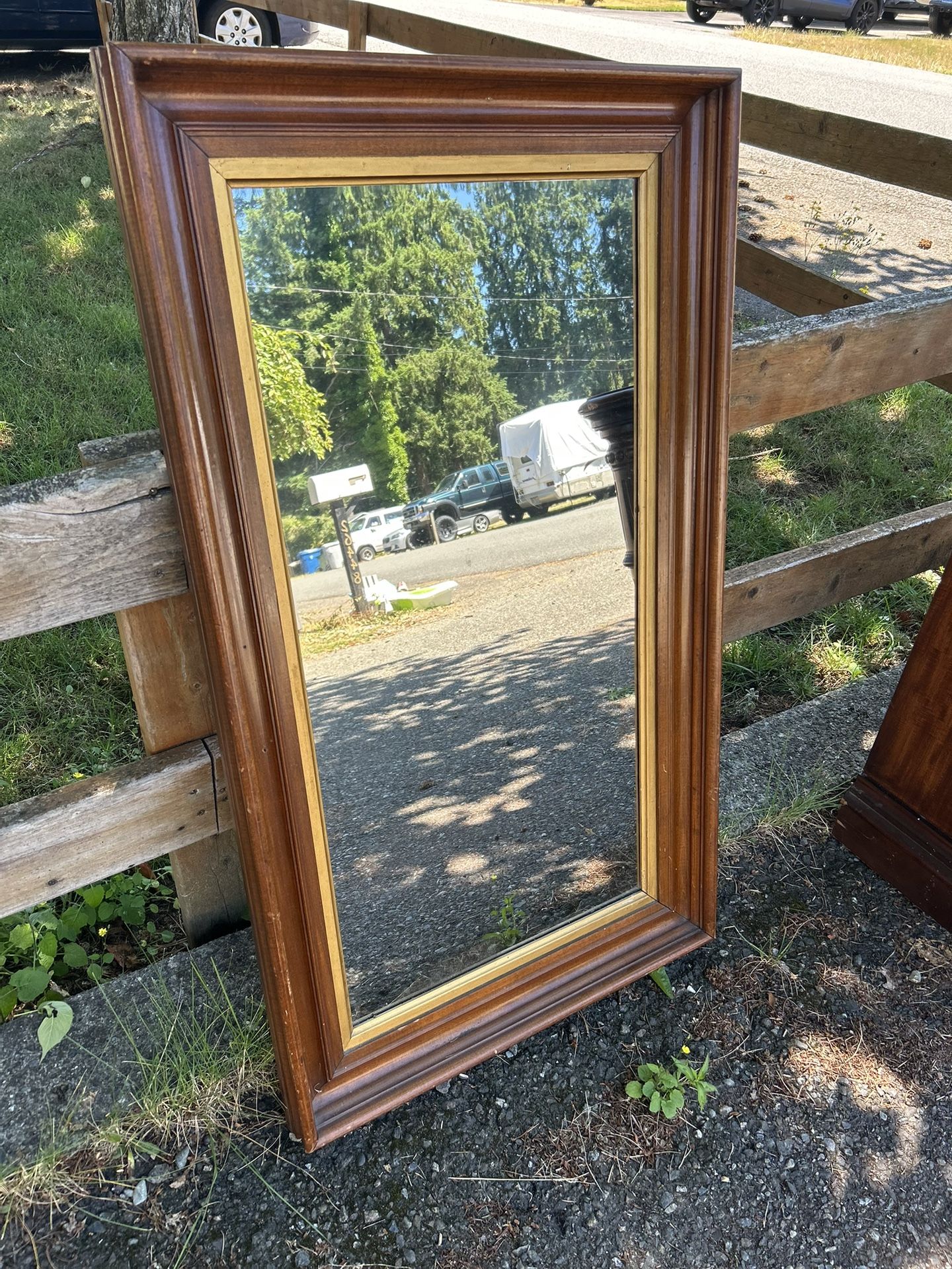 Old Fashion Wood Mirror